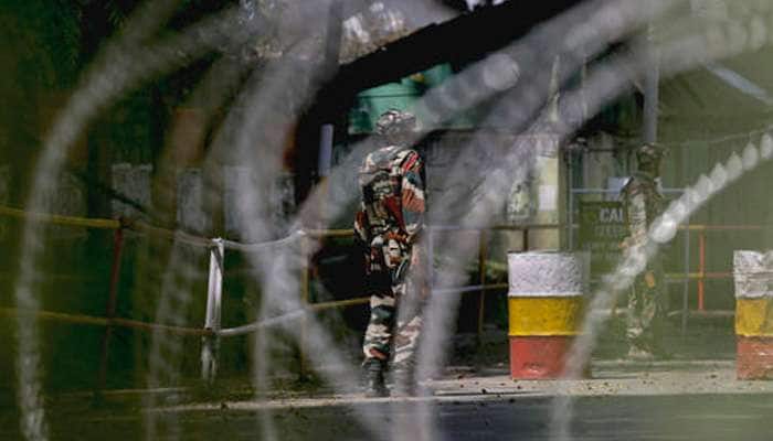 குல்கம் என்கவுண்டர்: J&K பூஞ்சில் பாகிஸ்தானால் போர்நிறுத்த மீறல்... குல்கம் என்கவுண்டர்: J&K பூஞ்சில் பாகிஸ்தானால் போர்நிறுத்த மீறல்...