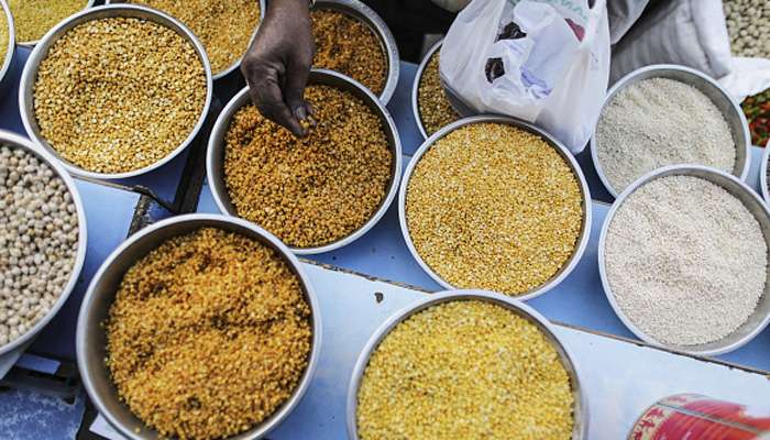 பீகார்: பசியால் திருடிய மைனர் பையனுக்கு ரேஷன் வாங்கிக்கொடுத்த நீதிபதி பீகார்: பசியால் திருடிய மைனர் பையனுக்கு ரேஷன் வாங்கிக்கொடுத்த நீதிபதி