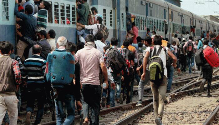 தொழிலாளர்கள்-மாணவர்கள் வீடு திரும்ப.. மத்திய அரசிடம் கோரிக்கை வைத்த பீகார் அரசு தொழிலாளர்கள்-மாணவர்கள் வீடு திரும்ப.. மத்திய அரசிடம் கோரிக்கை வைத்த பீகார் அரசு