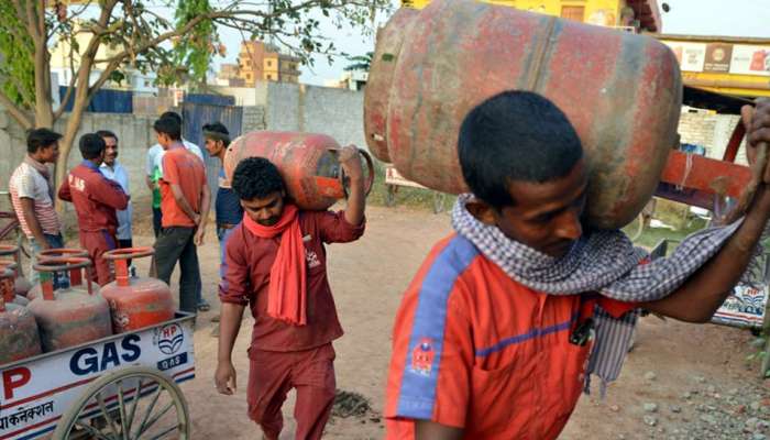 LPG சிலிண்டர் விலை சென்னையில் ஒரு யூனிட்டுக்கு ரூ.192 குறைப்பு...!