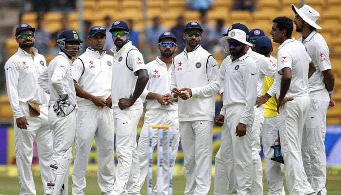 சர்வதேச கிரிக்கெட் தரவரிசை பட்டியலில் நெ.1 இடத்தை இழந்த இந்திய அணி சர்வதேச கிரிக்கெட் தரவரிசை பட்டியலில் நெ.1 இடத்தை இழந்த இந்திய அணி