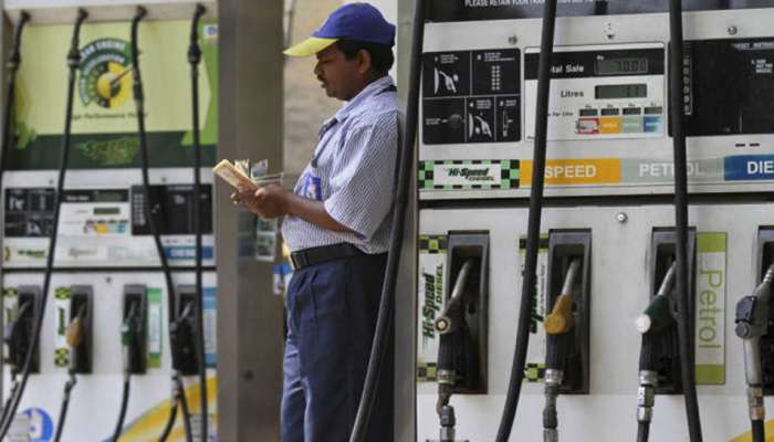 டெல்லியில் பெட்ரோல் விலை லிட்டருக்கு ரூ .1.67, டீசல் ரூ .7.10 ஆக உயர்ந்தது டெல்லியில் பெட்ரோல் விலை லிட்டருக்கு ரூ .1.67, டீசல் ரூ .7.10 ஆக உயர்ந்தது