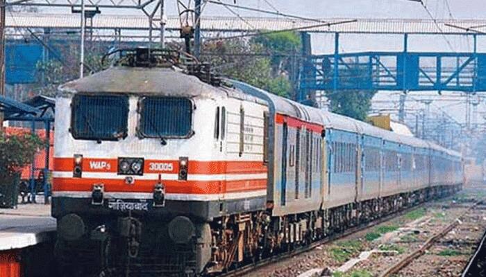 சிறப்பு ரயில்கள்: IRCTCயில் டிக்கெட் முன்பதிவு செய்வதற்கான முழு பட்டியல், நேரம் மற்றும் முக்கிய விவரங்கள் சிறப்பு ரயில்கள்: IRCTCயில் டிக்கெட் முன்பதிவு செய்வதற்கான முழு பட்டியல், நேரம் மற்றும் முக்கிய விவரங்கள்
