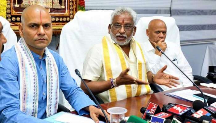 ஊழியர்களுக்கு ஊதியம் அளிக்க பணம் இல்லை... தவிக்கும் திருப்பதி கோவில் நிர்வாகம்! ஊழியர்களுக்கு ஊதியம் அளிக்க பணம் இல்லை... தவிக்கும் திருப்பதி கோவில் நிர்வாகம்!