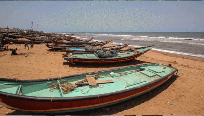 Cyclone Amphan: 3 நாட்களுக்கு சிறப்பு ரயில்களை நிறுத்தி வைக்குமாறு ஒடிசா வேண்டுகோள்.... title=