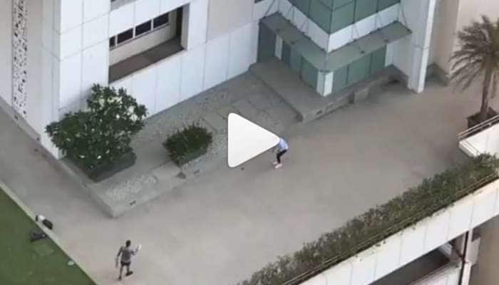 WATCH: மனைவியுடன் கிரிக்கெட் விளையாடும் விராட் கோலியின் வைரல் வீடியோ! WATCH: மனைவியுடன் கிரிக்கெட் விளையாடும் விராட் கோலியின் வைரல் வீடியோ!