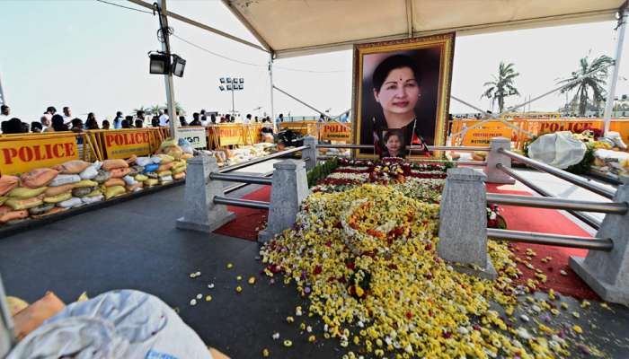 'வேதா நிலையம்' வீட்டை நினைவு இல்லமாக மாற்ற அவசரச் சட்டம்... 'வேதா நிலையம்' வீட்டை நினைவு இல்லமாக மாற்ற அவசரச் சட்டம்...