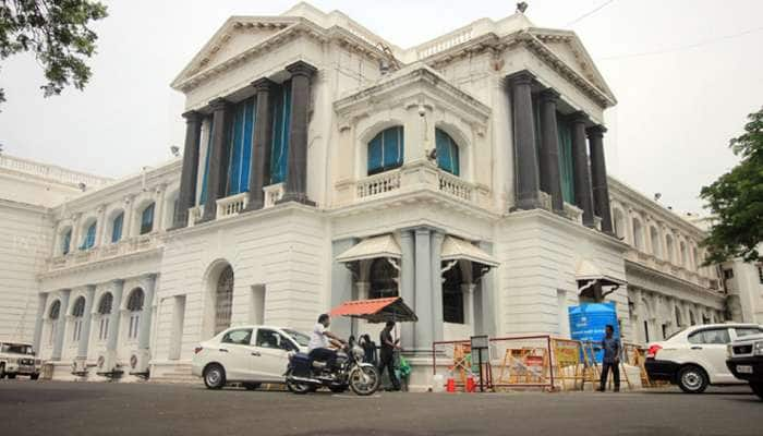 துப்புரவு பணியாளர்களை தூய்மைப் பணியாளர்கள் என அழைக்க அரசாணை வெளியீடு! title=