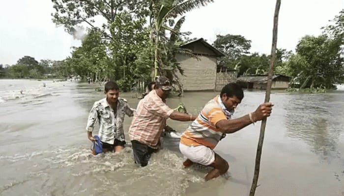 அசாமில் வெள்ளத்தால் 2 லட்சத்திற்கும் அதிகமானோர் பாதிப்பு