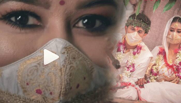 கைத்தறி பட்டு முகமூடியை அணிந்து திருமணம் செய்த தம்பதியினர்.. குவியும் பாராட்டு கைத்தறி பட்டு முகமூடியை அணிந்து திருமணம் செய்த தம்பதியினர்.. குவியும் பாராட்டு