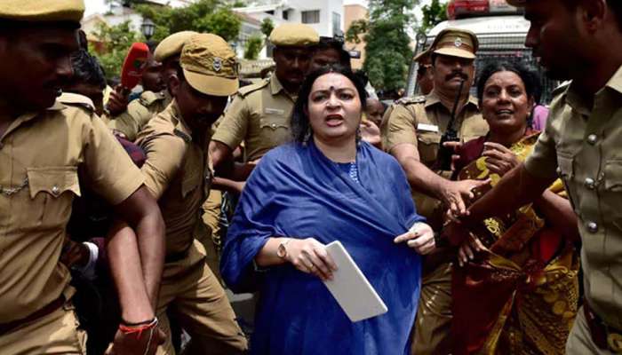 தீபா, தீபக் ஆகியோர் ஜெயலலிதாவின் சொத்துக்கு சட்ட வாரிசுகள்: நீதிமன்ற அறிவிப்பு தீபா, தீபக் ஆகியோர் ஜெயலலிதாவின் சொத்துக்கு சட்ட வாரிசுகள்: நீதிமன்ற அறிவிப்பு