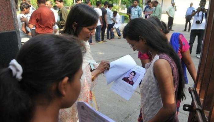 கொரோனாவுக்கு மத்தியில் NEET தேர்வு தேவையா? இராமதாசு காட்டம்! கொரோனாவுக்கு மத்தியில் NEET தேர்வு தேவையா? இராமதாசு காட்டம்!