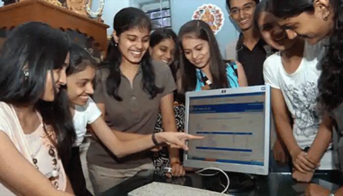 கொரோனா எதிரொலி: கேரளாவில் புதிய கல்வியாண்டு தொடங்கம்; ஆன்லைனில் வகுப்புகள் கொரோனா எதிரொலி: கேரளாவில் புதிய கல்வியாண்டு தொடங்கம்; ஆன்லைனில் வகுப்புகள்
