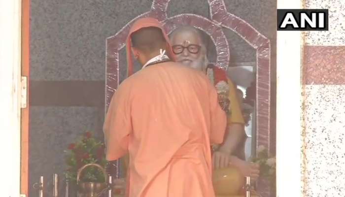 2 மாதங்களுக்குப் பிறகு கடவுளை பார்த்த பக்தர்கள்... சில புகைப்படங்கள் 2 மாதங்களுக்குப் பிறகு கடவுளை பார்த்த பக்தர்கள்... சில புகைப்படங்கள்