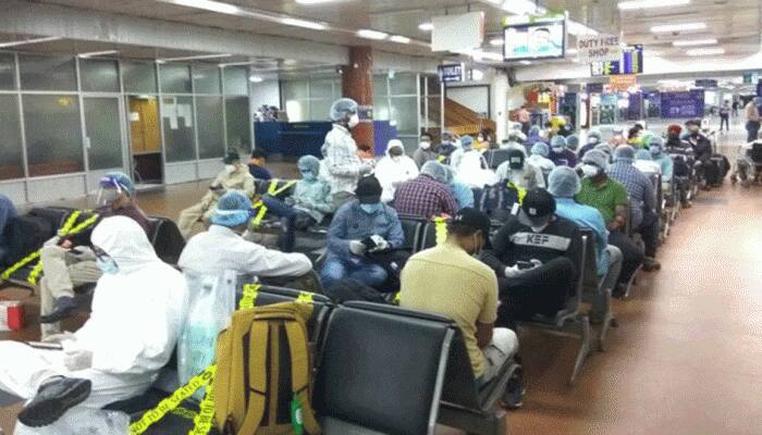 Vande Bharat Mission: டாக்காவிலிருந்து 167 இந்தியர்களை திரும்ப அழைத்து வரும் ஏர் இந்தியா விமானம் Vande Bharat Mission: டாக்காவிலிருந்து 167 இந்தியர்களை திரும்ப அழைத்து வரும் ஏர் இந்தியா விமானம்