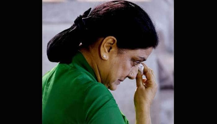 சசிகலா முன்னதாக வெளிவருவதில் சிக்கல்!! நன்னடைத்தை பொருந்தாது - கர்நாடக சிறை நிர்வாகம் சசிகலா முன்னதாக வெளிவருவதில் சிக்கல்!! நன்னடைத்தை பொருந்தாது - கர்நாடக சிறை நிர்வாகம்