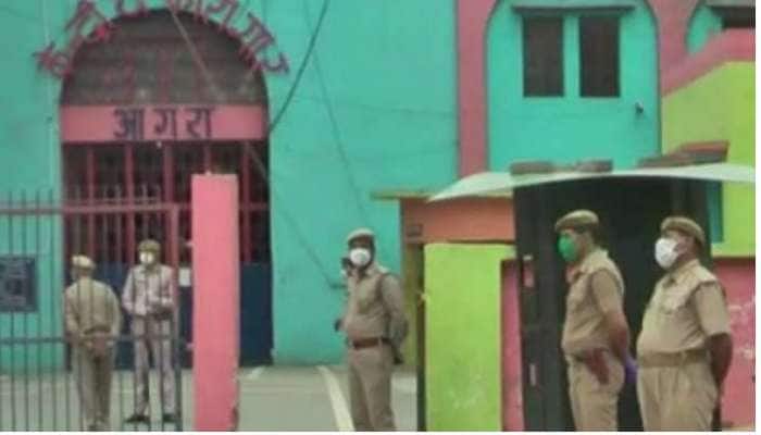 ஆக்ரா சிறைச்சாலையில் கைதிகளுக்கான பேனிக் அலாரம் முறை. கைதிகளின் பாதுகாப்பு அதிகரிக்கப்பட்டது!! ஆக்ரா சிறைச்சாலையில் கைதிகளுக்கான பேனிக் அலாரம் முறை. கைதிகளின் பாதுகாப்பு அதிகரிக்கப்பட்டது!!