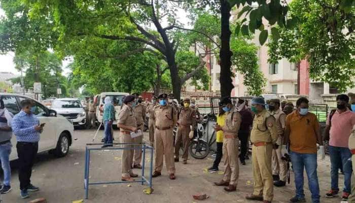 கான்பூர் என்கவுண்டர்: சபேபூர் காவல் நிலையத்தில் இருந்த 68 போலீஸ் அதிகாரிகள் இடமாற்றம் கான்பூர் என்கவுண்டர்: சபேபூர் காவல் நிலையத்தில் இருந்த 68 போலீஸ் அதிகாரிகள் இடமாற்றம்