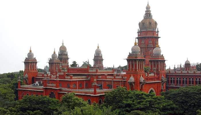 பள்ளி-கல்லூரிகள் கட்டணம் வசூலிக்க தமிழக அரசு அனுமதி - நீதிமன்ற கதவுகளைத் தட்டிய பெற்றோர்கள் பள்ளி-கல்லூரிகள் கட்டணம் வசூலிக்க தமிழக அரசு அனுமதி - நீதிமன்ற கதவுகளைத் தட்டிய பெற்றோர்கள்