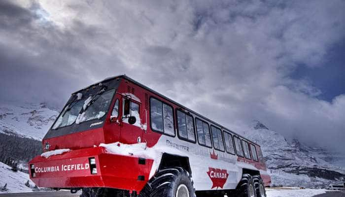 Canada: glacier-viewing bus கவிழ்ந்த விபத்தில் மூவர் மரணம்... இந்தியர்களின் நிலை என்ன? title=