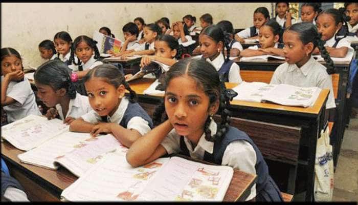 மாணவர்கள் நலன் கருதி பாடத்திட்டத்தை குறைக்கும் பணி நிறைவு: தமிழக அரசு மாணவர்கள் நலன் கருதி பாடத்திட்டத்தை குறைக்கும் பணி நிறைவு: தமிழக அரசு