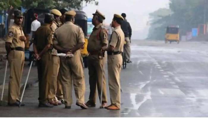 சென்னையில் Phone-திருடியவருக்கு பரிசு வழங்கிய போலீஸார்... காரணம் என்ன தெரியுமா..!!! சென்னையில் Phone-திருடியவருக்கு பரிசு வழங்கிய போலீஸார்... காரணம் என்ன தெரியுமா..!!!