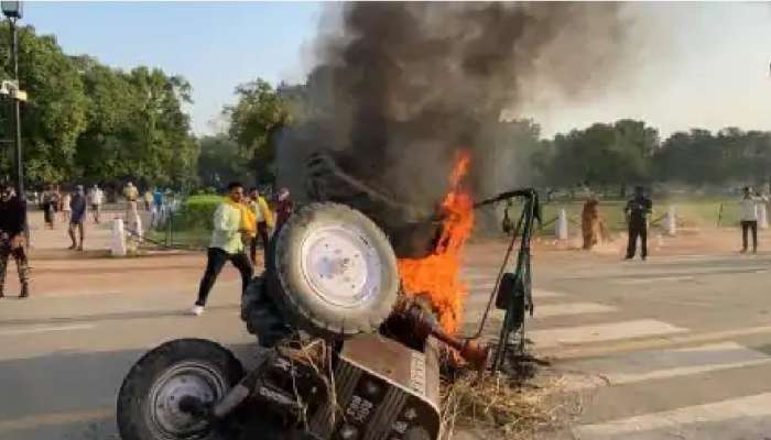 Watch Video: வேளாண் சட்டத்தை எதிர்த்து தில்லியில் ட்ராக்டரை கொளுத்திய காங்கிரஸ் தொண்டர்கள்..!!!