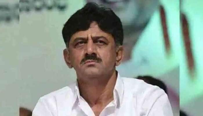 காங்கிரஸ் தலைவர்  DK Shivakumar வீட்டில் CBI சோதனை; 50 லட்சம் ரூபாய் சிக்கியது..!!!