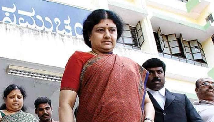 சசிகலா மற்றும் அவரது உறவினருக்கு சொந்தமான 2 ஆயிரம் கோடி ரூபாய் சொத்துக்கள் முடக்கம் சசிகலா மற்றும் அவரது உறவினருக்கு சொந்தமான 2 ஆயிரம் கோடி ரூபாய் சொத்துக்கள் முடக்கம்