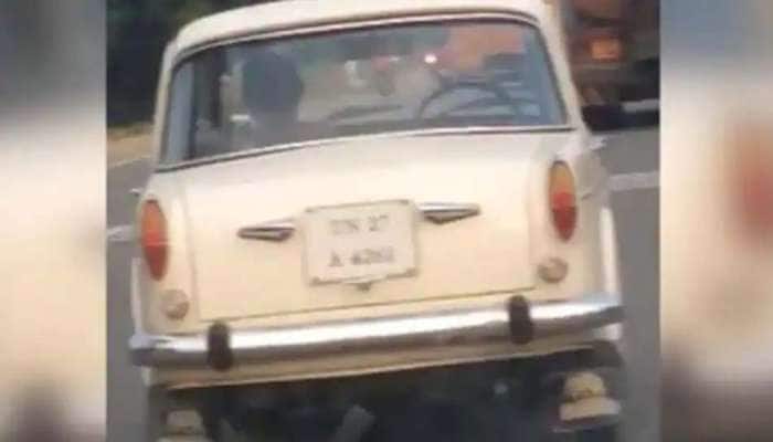 டிரைவர் இல்லாமல் ஓடும் கார்... நெட்டிசன்களை குழப்பும் வைரல் வீடியோ..! டிரைவர் இல்லாமல் ஓடும் கார்... நெட்டிசன்களை குழப்பும் வைரல் வீடியோ..!
