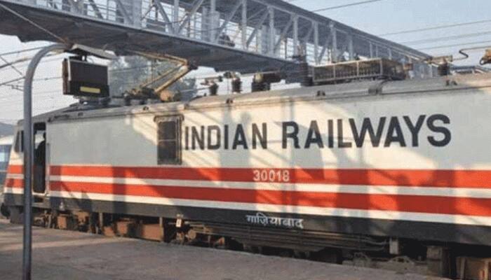 ரயிலில் கொரோனா பரப்பினால் இனி சிறை தண்டனை நிச்சயம்; ரயில்வே புதிய பிரச்சாரம் ரயிலில் கொரோனா பரப்பினால் இனி சிறை தண்டனை நிச்சயம்; ரயில்வே புதிய பிரச்சாரம்