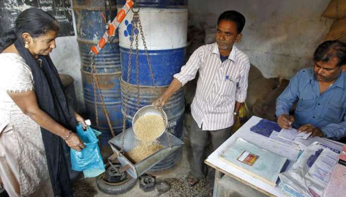 ஒவ்வொரு மாதமும் முதியோருக்கு 10 கிலோ உணவு தானியம் இலவசம்; எப்படி பயனடைவது?