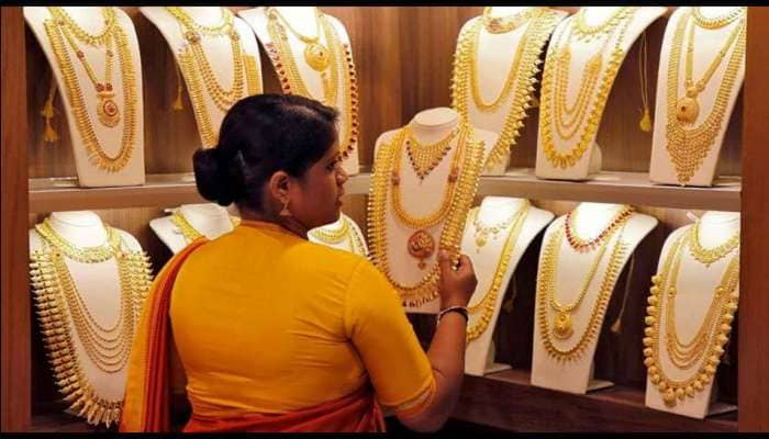 Dhanteras 2020: தங்கத்தின் விலை விறுவிறுவென உயர்ந்தது விலையை அறிந்துக்கொள்ளுங்கள் title=