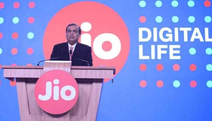 மலிவான விலையில் 4G ஸ்மார்ட்போன்களை அறிமுகப்படுத்தும் ரிலையன்ஸ் Jio..!  title=