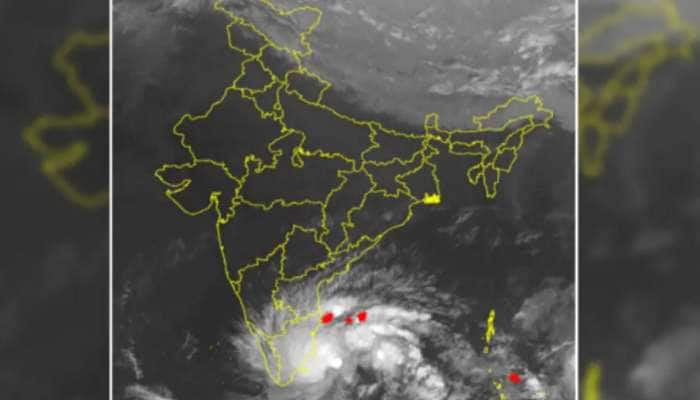 Cyclone Burevi: தமிழகத்தை நெருங்கும் புரெவி புயலால் பலத்த காற்று title=