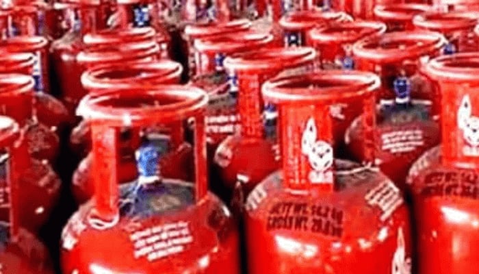 LPG Price Hike: ஒரே மாதத்தில் இரண்டாவது முறையாக விலை உயர்வு.. மக்களே உஷார்!