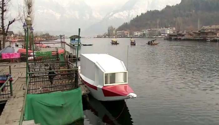 மிதக்கும் ஆம்புலன்ஸ்: காஷ்மீரின் Dal lake-ல் வருகிறது முதல் ‘Boat Ambulance Service’