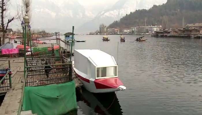 மிதக்கும் ஆம்புலன்ஸ்: காஷ்மீரின் Dal lake-ல் வருகிறது முதல் ‘Boat Ambulance Service’ title=