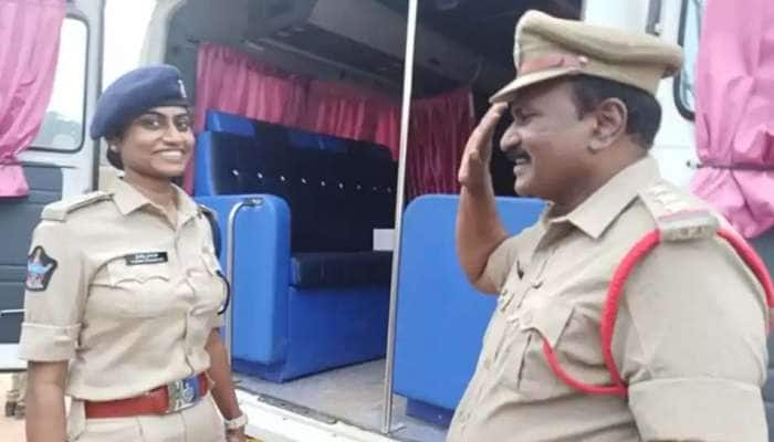 தனது DSP மக்களுக்கு சல்யூட் அடித்த இன்ஸ்பெக்டர் தந்தை; வைரல் புகைப்படம் இதோ!