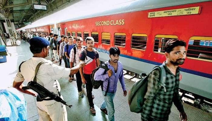 Indian Railways: Train டிக்கெட் விலை நாளை முதல் உயர்கிறதா? எவ்வளவு?