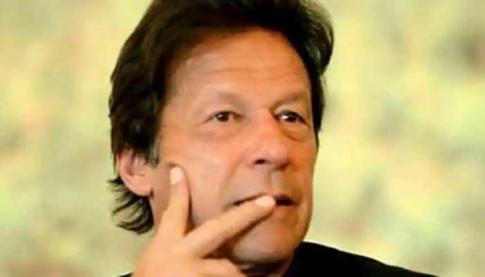 Watch Video: ஆட்டோ சவாரி செய்யும் Imran Khan lookalike: இணையத்தை கலக்கும் Viral Video title=