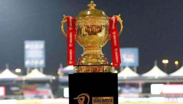 IPL 2021 அணிகளில் இடம் பெற்ற & OUT ஆன வீரர்கள், முழுமையான பட்டியல் title=