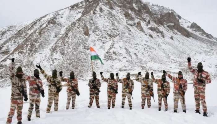 Watch: Republic Day 2021: கடும் குளிரில் தேசியக்கொடியுடன் அணிவகுத்த ITBP வீர்ரகள்