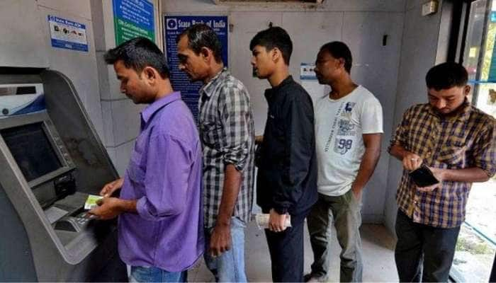 SBI ATM-ல் இப்படி பணம் எடுத்தால் இனி அபராதம்: ஜாக்கிரதை!!