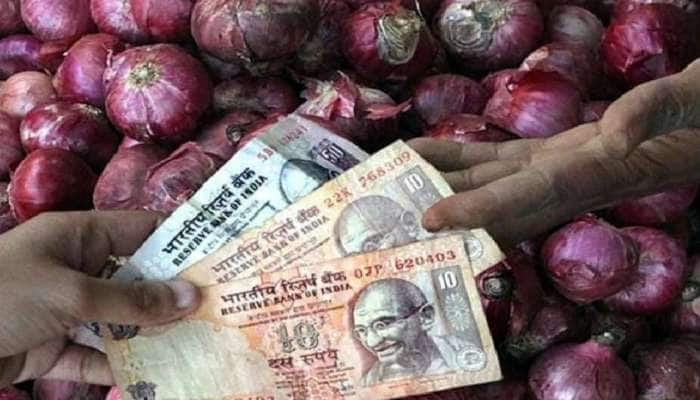 Onion Prices: உரிக்காமலேயே கண்ணீர் வரவைக்கும் வெங்காயம்! விலை ரூ .50 ஆக அதிகரித்தது title=