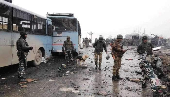 Pulwama: பயங்கரவாத தற்கொலை தாக்குதலில் உயிர்த்தியாகம் செய்த 40 CRPF வீரர்களை நினைவுகூறுவோம் title=