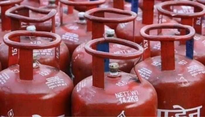 LPG Gas Cylinder Discount: அமேசான் பே மூலம் முன்பதிவு செய்தால் 50 ரூபாய் தள்ளுபடி!! title=