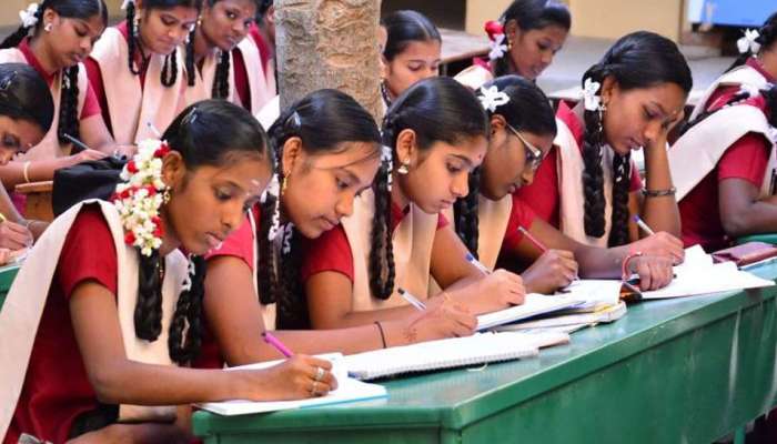 TN Board Exam 2021: பன்னிரெண்டாம் வகுப்பு பொதுத்தேர்வு தள்ளிவைக்க வாய்ப்பு எனத் தகவல் title=