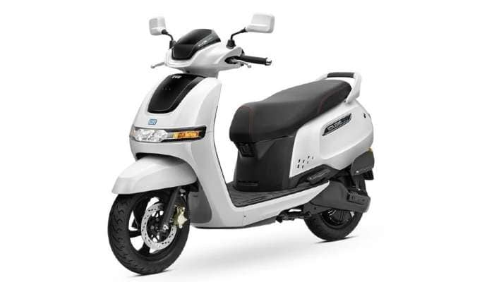 Bajaj Chetak vs TVSiQube: உங்கள் பணத்துக்கு நல்ல மதிப்பை அளிக்கும் Electric scooter எது? title=