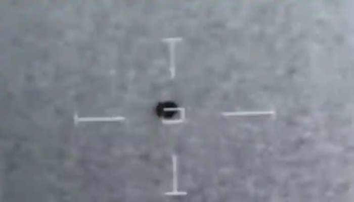 US Navy on UFO: கலிபோர்னியாவின் கடற்கரையில் UFO நீரில் மறைந்த புகைப்படம் கசிவு